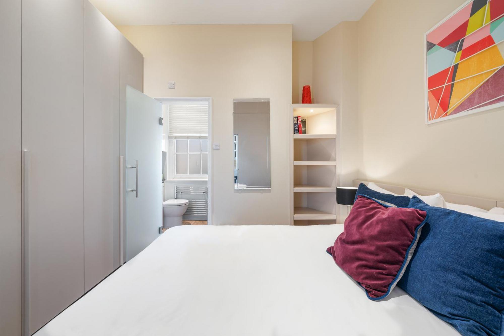 Superb One Bedroom Apartment In Soho ลอนดอน ภายนอก รูปภาพ