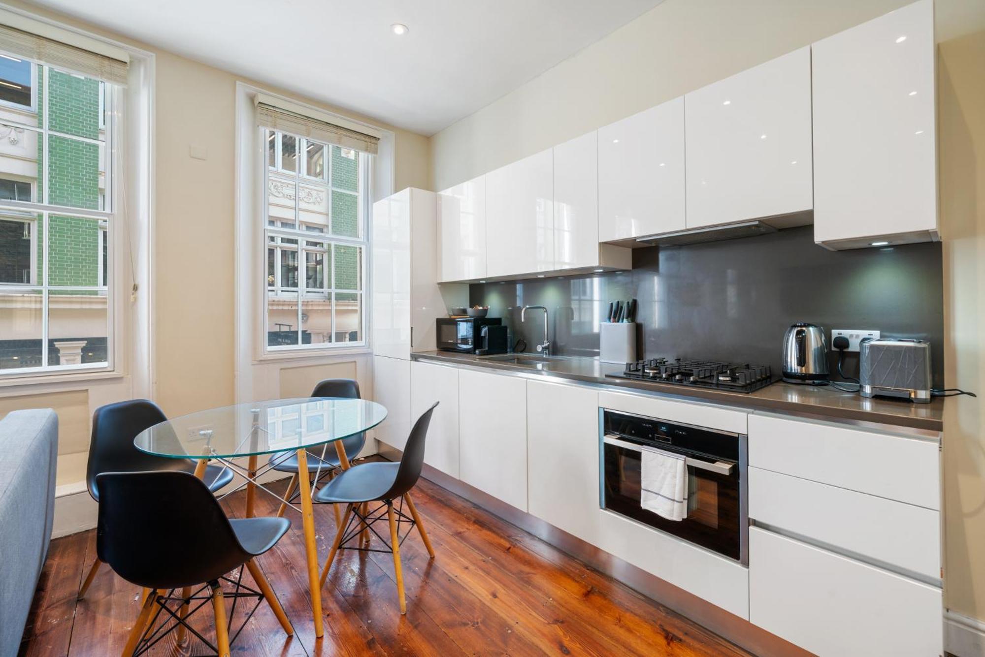 Superb One Bedroom Apartment In Soho ลอนดอน ภายนอก รูปภาพ