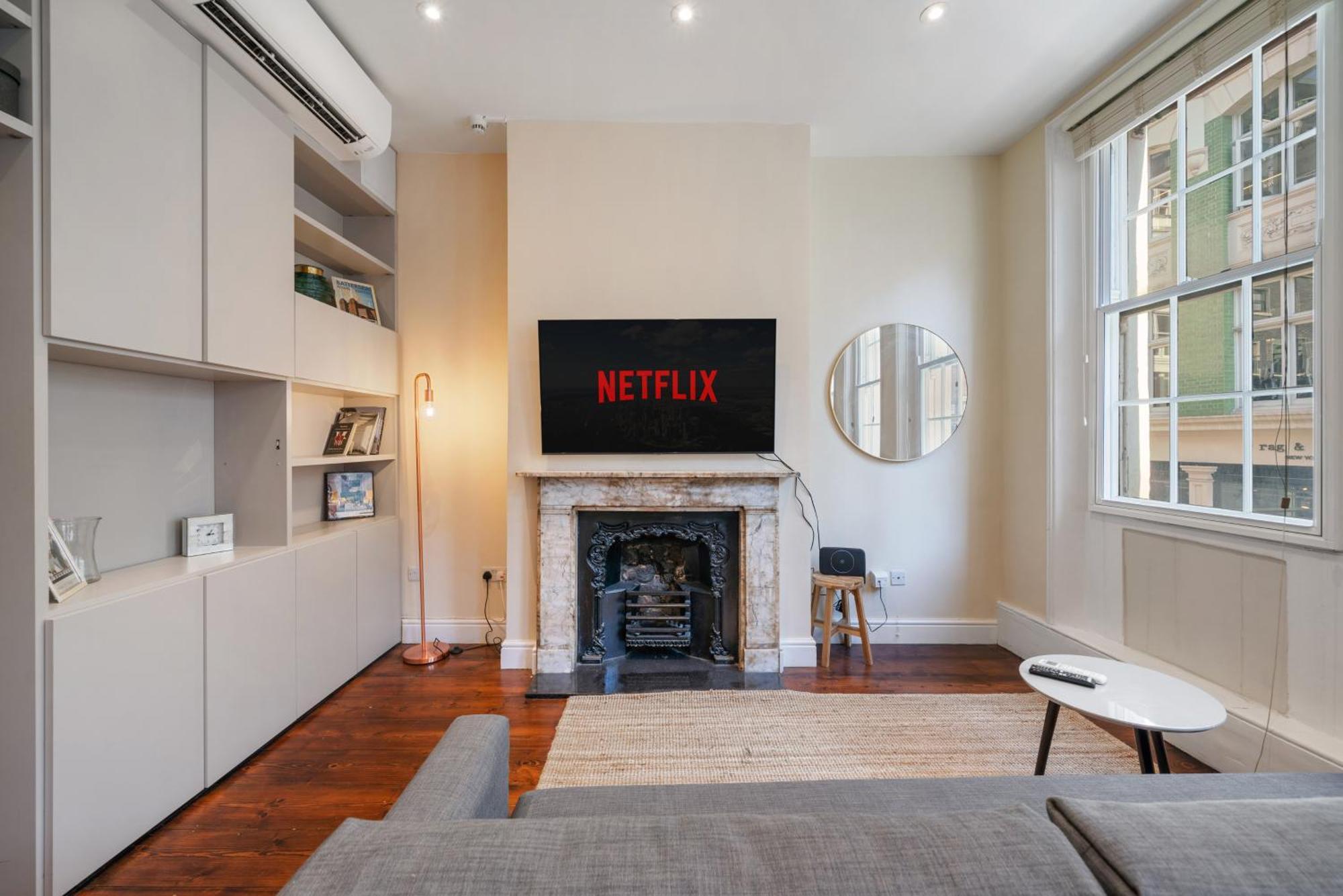 Superb One Bedroom Apartment In Soho ลอนดอน ภายนอก รูปภาพ