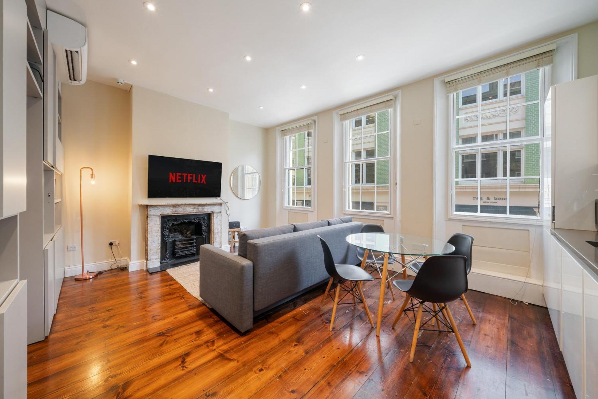 Superb One Bedroom Apartment In Soho ลอนดอน ภายนอก รูปภาพ