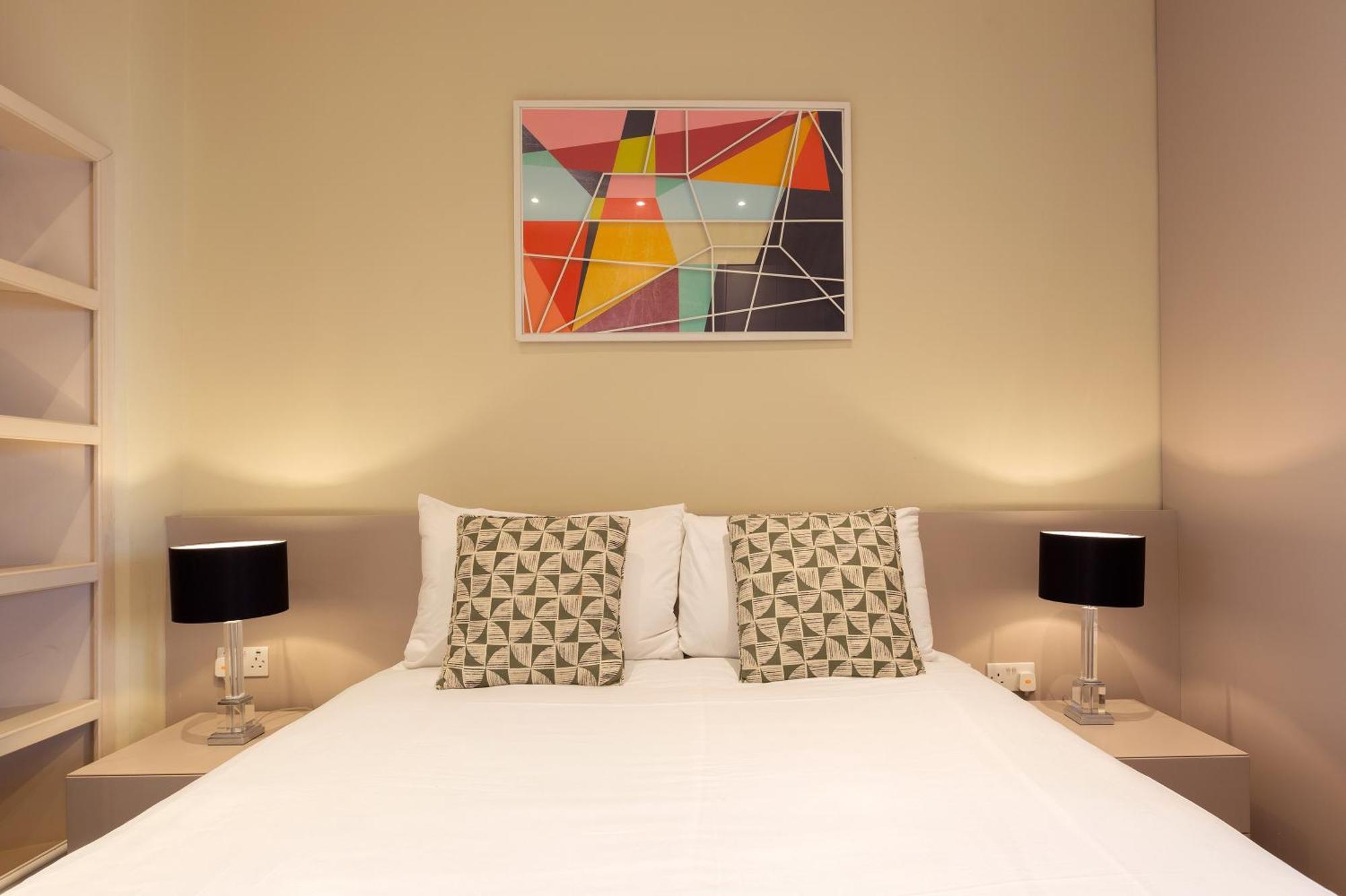 Superb One Bedroom Apartment In Soho ลอนดอน ภายนอก รูปภาพ