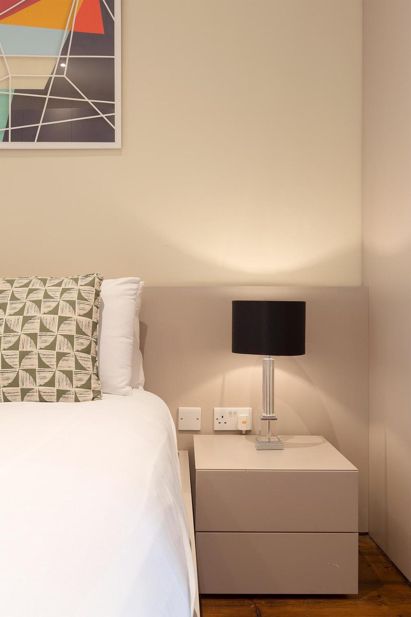 Superb One Bedroom Apartment In Soho ลอนดอน ภายนอก รูปภาพ